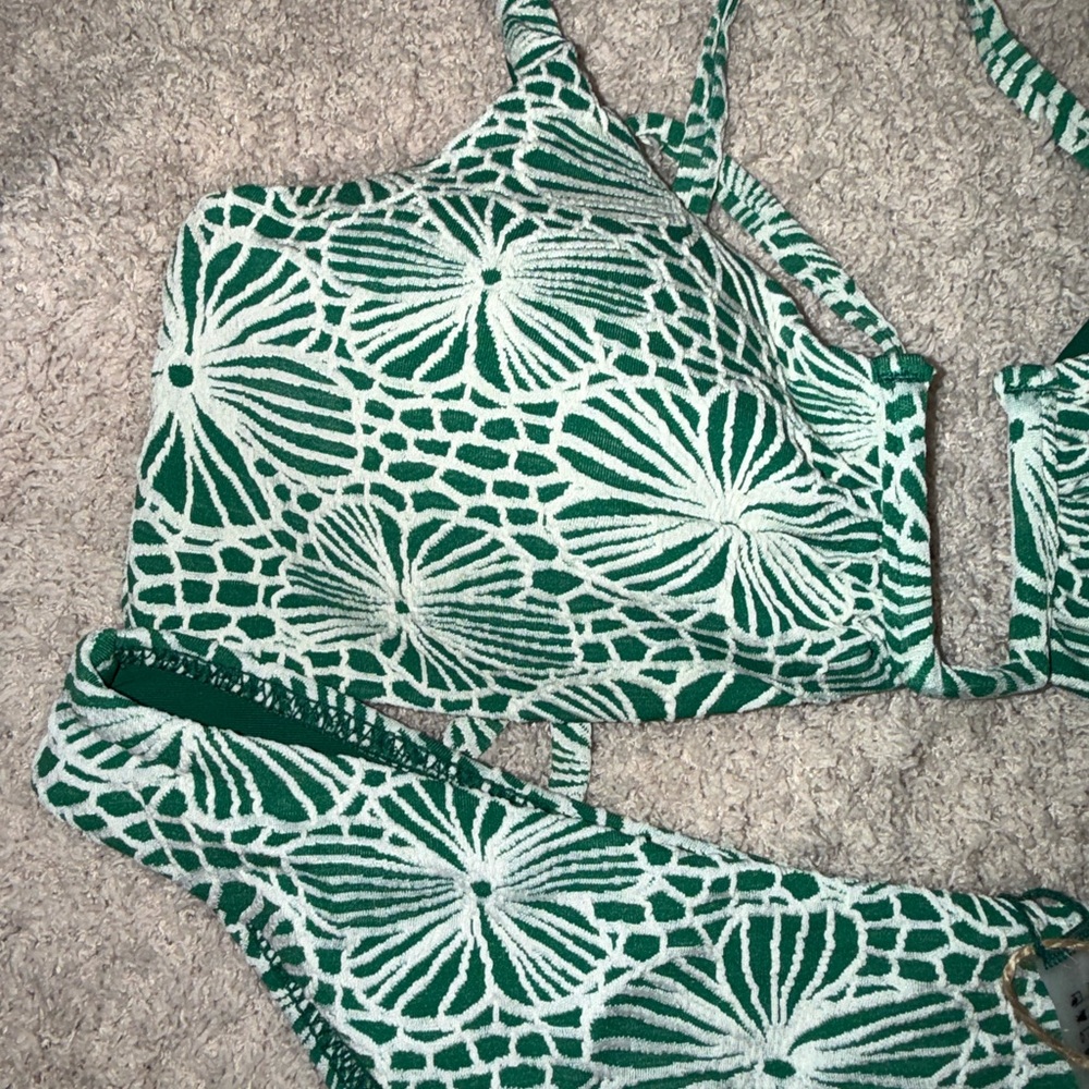 Berlook Chic Green Patterned Bikini Set - image 2